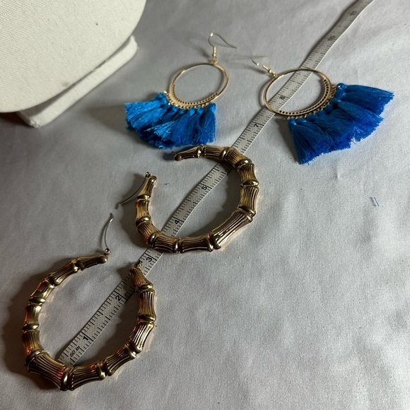 Two pair of goldtone and blue fringe earrings - Picture 6 of 6